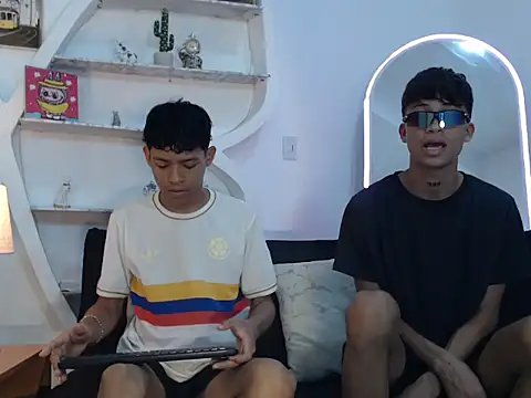 BEAUTY BOYS1 online show from September 11, 7:08 am