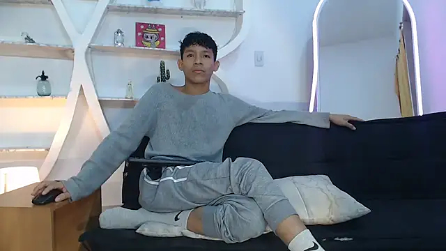 BEAUTY BOYS1 online show from October 8, 6:33 am