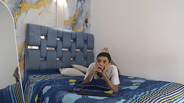 BEAUTY BOYS1 online show from March 31, 1:33 pm