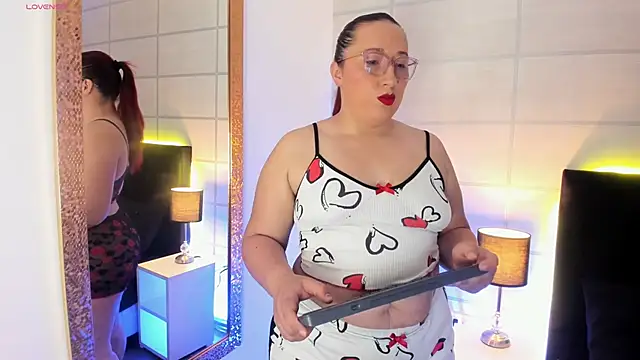 fieryluciana online show from September 30, 3:44 am