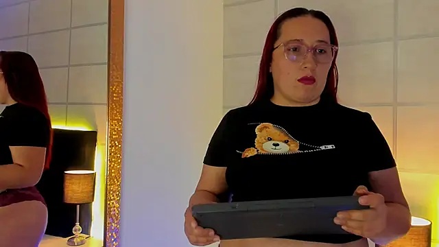 fieryluciana online show from October 8, 5:49 am