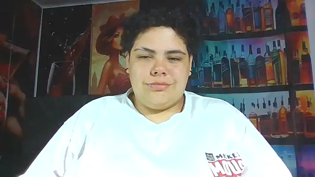 Snapshot of Hailey_Curvy chatting on June 14, 4:03 am Hailey Curvy online show from June 14, 4:03 am