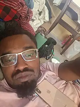 Snapshot of ReShawn24TM chatting on October 6, 5:54 pm ReShawn24TM online show from October 6, 5:54 pm