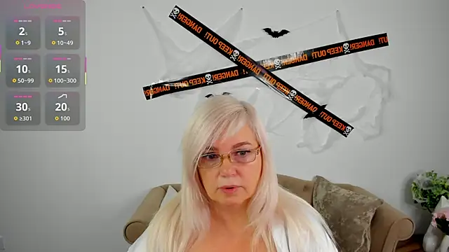 Hella Fabel online show from October 29, 1:08 am