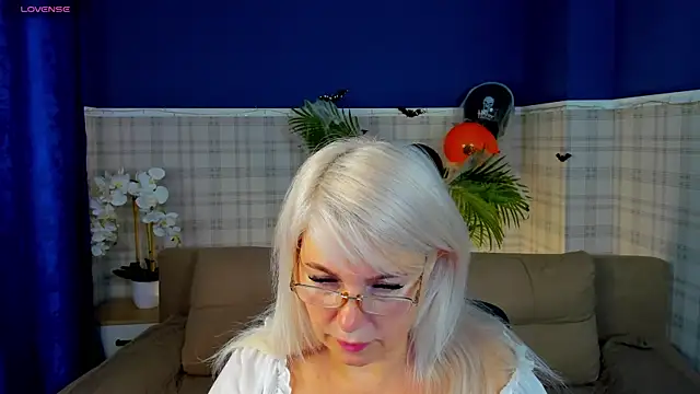 Hella Fabel online show from October 31, 1:17 am