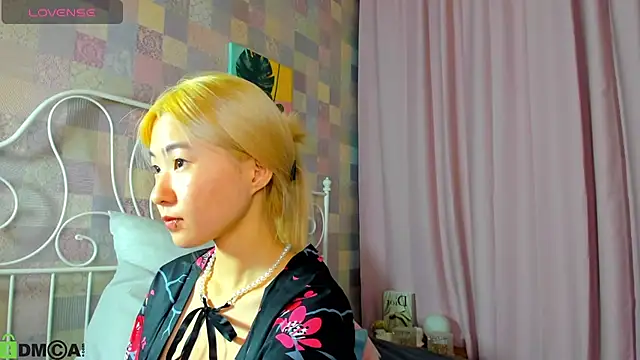 Aisi 18 online show from September 26, 3:32 am