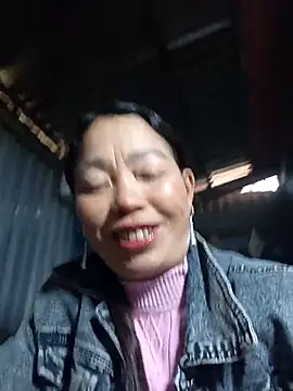 Snapshot of _Helala_ chatting on February 10, 4:38 am Helala online show from February 10, 4:38 am