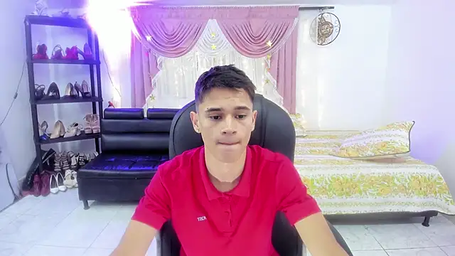 Snapshot of Aron_Boyy chatting on September 12, 7:36 pm Aron Boyy online show from September 12, 7:36 pm