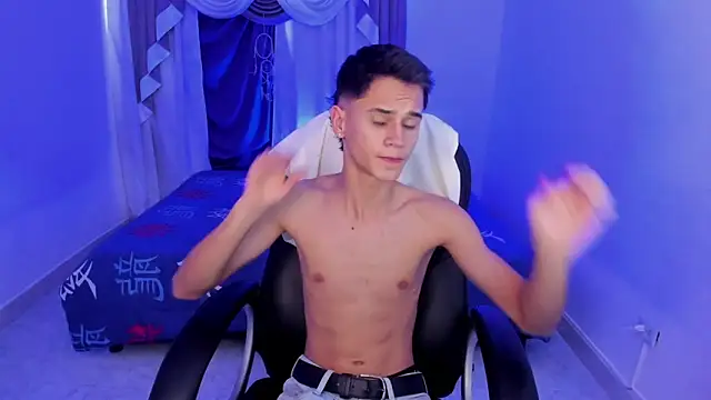 Snapshot of Aron_Boyy chatting on September 27, 9:31 pm Aron Boyy online show from September 27, 9:31 pm