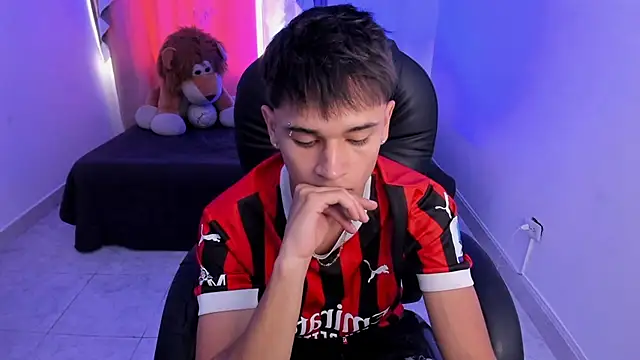 Snapshot of Aron_Boyy chatting on February 10, 7:29 pm Aron Boyy online show from February 10, 7:29 pm