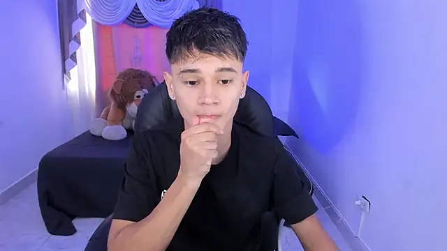 Snapshot of Aron_Boyy chatting on February 21, 7:48 pm Aron Boyy online show from February 21, 7:48 pm