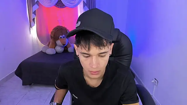 Snapshot of Aron_Boyy chatting on March 3, 8:04 pm Aron Boyy online show from March 3, 8:04 pm