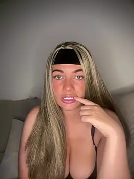 little lola x online show from May 20, 8:04 pm