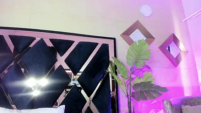 Snapshot of Valery_Brand chatting on June 25, 1:26 pm Valery Brand online show from June 25, 1:26 pm