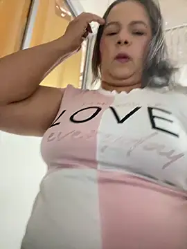 Snapshot of Lucy_Milf_474 chatting on June 10, 12:04 pm Lucy Milf 474 online show from June 10, 12:04 pm