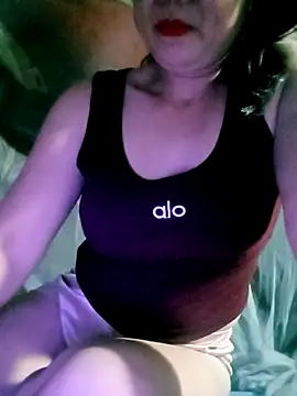 Snapshot of Surrilove chatting on February 5, 4:33 pm Surrilove online show from February 5, 4:33 pm