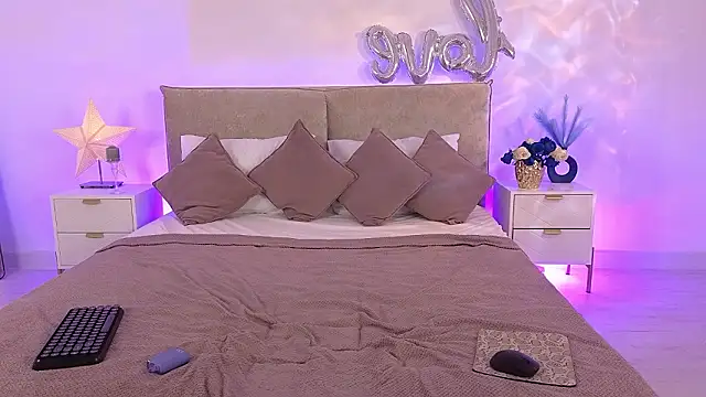 Jules night online show from March 14, 9:20 pm