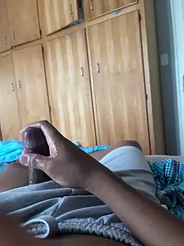 Snapshot of CreamyOff45 chatting on December 15, 6:39 am CreamyOff45 online show from December 15, 6:39 am