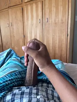 Snapshot of CreamyOff45 chatting on December 17, 5:24 am CreamyOff45 online show from December 17, 5:24 am