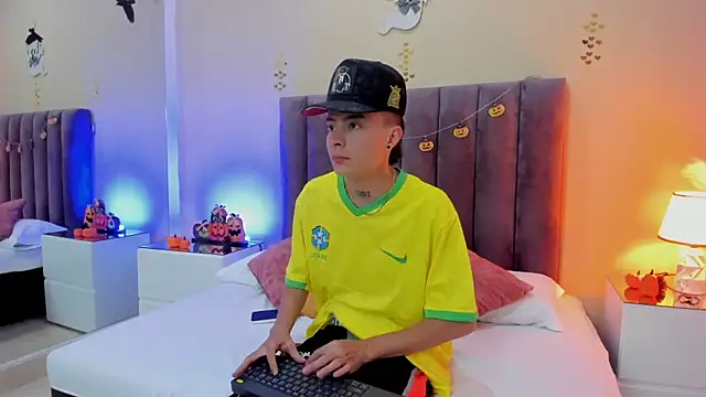 Nascary Fox online show from October 15, 7:47 pm