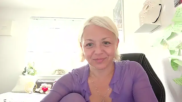 Linsy Kim online show from September 17, 5:42 am