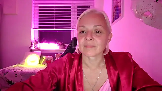 Linsy Kim online show from September 18, 6:10 pm