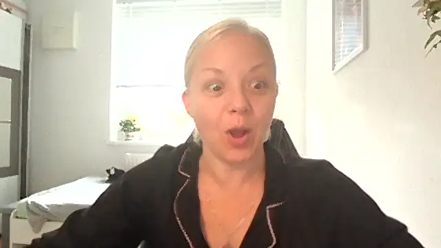 Linsy Kim online show from October 16, 7:31 am