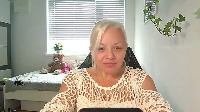 Linsy Kim online show from December 2, 9:25 am