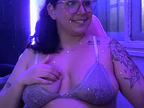 Snapshot of Sweet_yamii chatting on September 27, 11:43 pm Sweet yamii online show from September 27, 11:43 pm