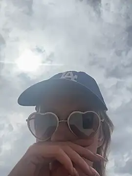 imyourgoodgirl69 online show from February 11, 4:06 am