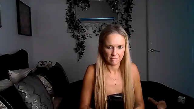 imyourgoodgirl69 online show from March 21, 4:28 am