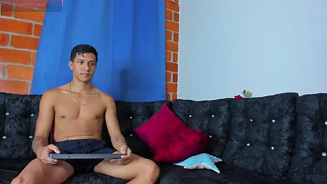 Robertmiller21 online show from October 25, 5:26 am