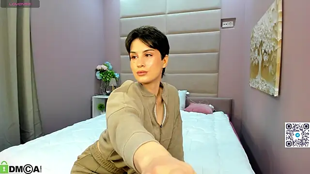 Adeline Perle online show from October 21, 1:06 am