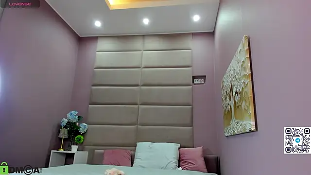 Adeline Perle online show from November 19, 1:05 am