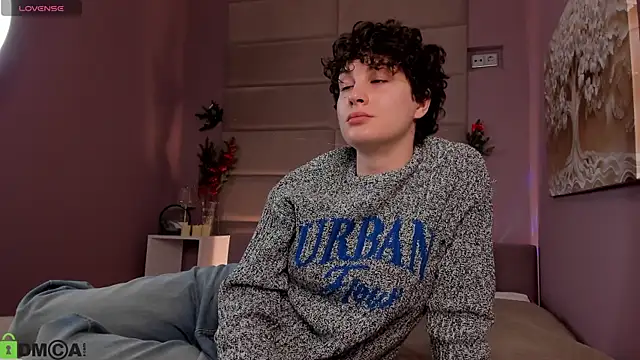 Adeline Perle online show from January 17, 2:49 am