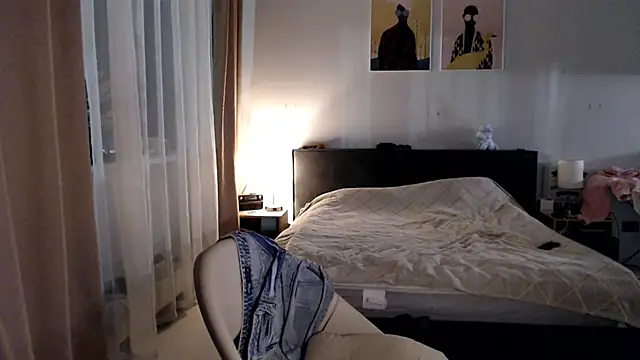 VivianCoke online show from March 11, 5:08 pm