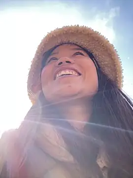 Snapshot of Ngoc-bbi chatting on December 15, 7:45 am Ngoc-bbi online show from December 15, 7:45 am