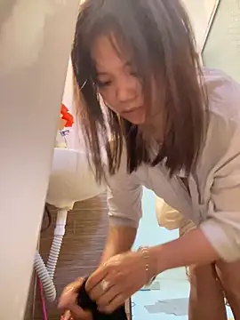 Snapshot of Ngoc-bbi chatting on February 4, 1:33 am Ngoc-bbi online show from February 4, 1:33 am