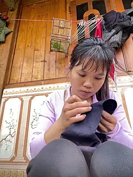 Snapshot of Ngoc-bbi chatting on April 25, 3:31 am Ngoc-bbi online show from April 25, 3:31 am
