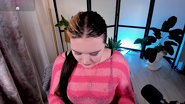 Snapshot of HeyMary chatting on September 27, 11:04 am HeyMary online show from September 27, 11:04 am