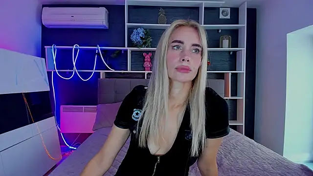 Snapshot of SabrinaSharm chatting on October 14, 11:44 am SabrinaSharm online show from October 14, 11:44 am