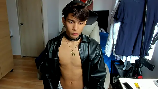 Snapshot of AliottTwink chatting on July 22, 2:42 pm AliottTwink online show from July 22, 2:42 pm