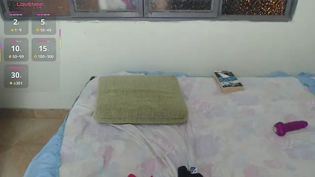 Juliethserna online show from November 3, 5:09 am