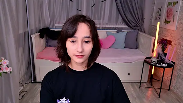 Snapshot of EmilySwonn chatting on October 26, 4:02 pm EmilySwonn online show from October 26, 4:02 pm