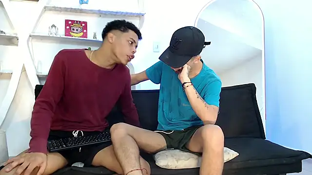 PRETTY FEM online show from November 3, 1:34 pm