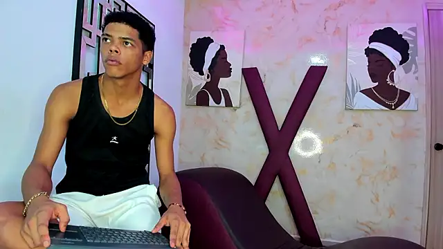 PRETTY FEM online show from February 8, 1:31 am