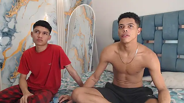 PRETTY FEM online show from April 16, 1:39 am