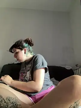 Snapshot of ilaria_miss98 chatting on June 23, 8:01 am ilaria miss98 online show from June 23, 8:01 am