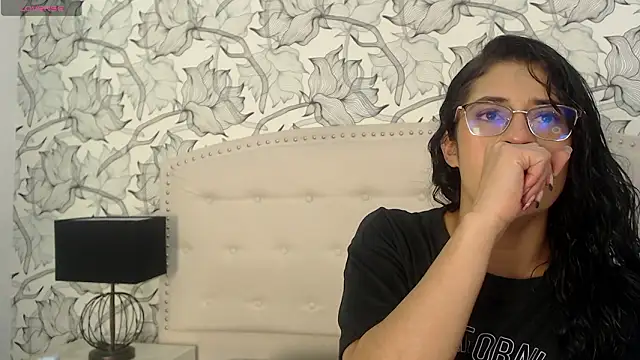 Snapshot of Luna_Noire1 chatting on February 25, 4:22 am Luna Noire1 online show from February 25, 4:22 am