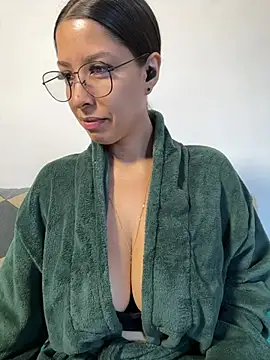 Snapshot of luvely chatting on June 2, 1:02 pm luvely online show from June 2, 1:02 pm